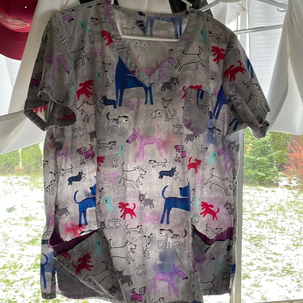 Women’s XL scrub top